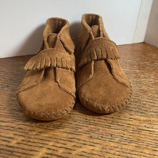 Minnetonka PA POO SHU Moccasins Infant Size 4 Brown 1122  New 