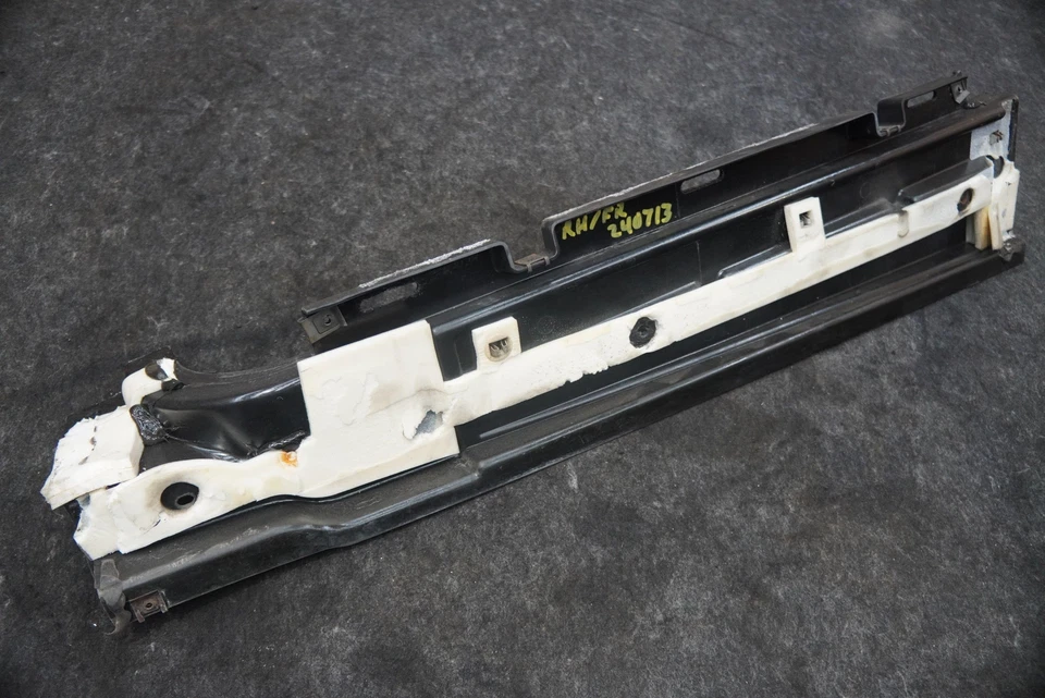 Panel de moldura de cubierta envolvente de umbral de puerta basculante derecho 4865888AD Dodge Viper SRT10 05 Foto 3 de 4