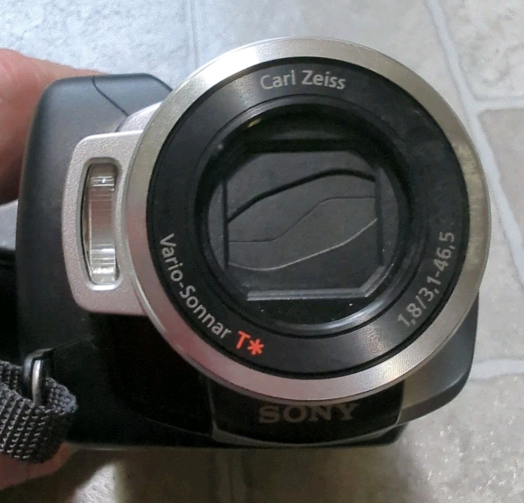 SONY Handy Cam Digital Compact Camcorder DCR-SR220 And Dock Parts