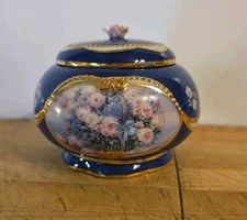 Ardleigh Elliott 1999 Heirloom Porcelain Collection"ROSES" Music Trinket Box