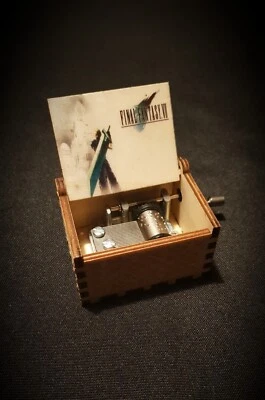 Boîte à musique en bois Final Fantasy VII Aerith Theme - Personnalisable - Photo 1/3