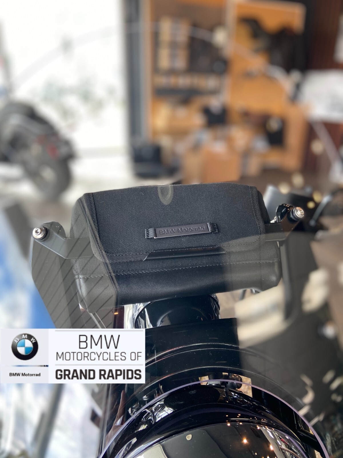 BMW WINDSHIELD BAG 77492465636 FITS 2021-2022 BMW R18 CLASSIC | eBay