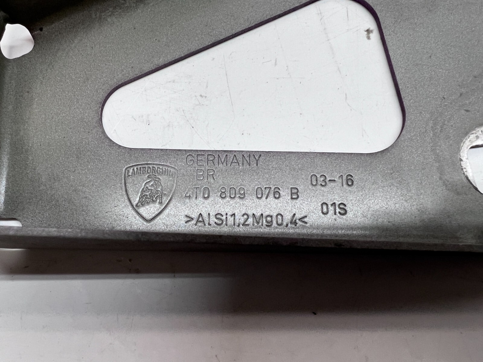 LAMBORGHINI HURACAN PASSENGER RIGHT RH QUARTER PANEL BRACKET OEM 4T0809076B