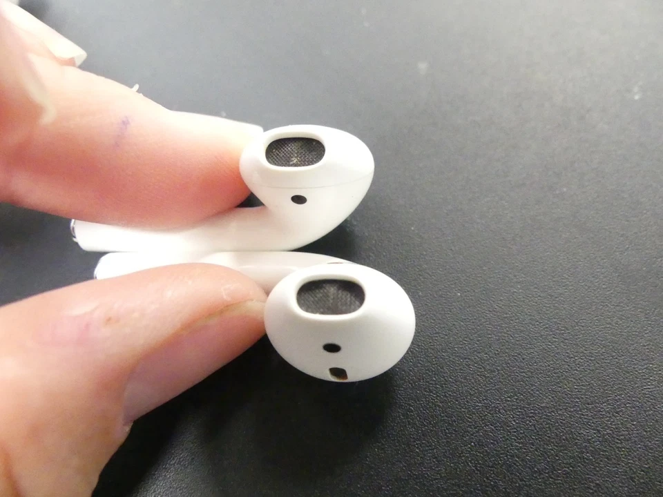 Apple AirPods (2nd generation), photo 2 sur 5