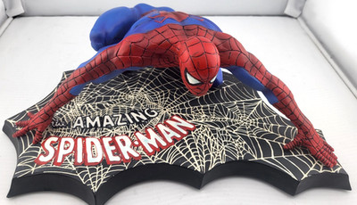 NECA Marvel Collectors Club Exclusive Spider-Man Statue Limited Edition