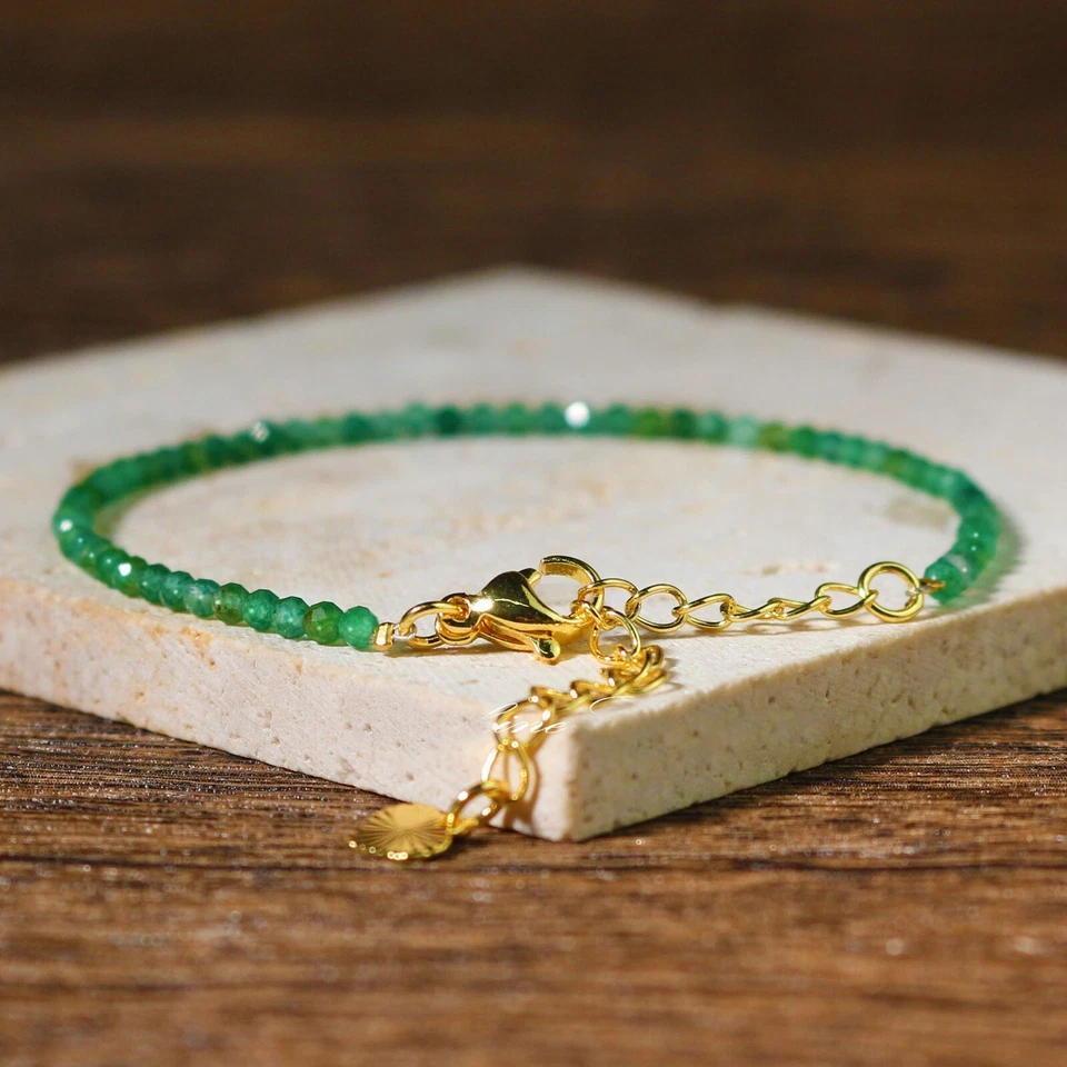 Pulsera delicada de piedras preciosas de cristal esmeralda curación minimalista cuentas facetadas de 2,5 mm Foto 2 de 4