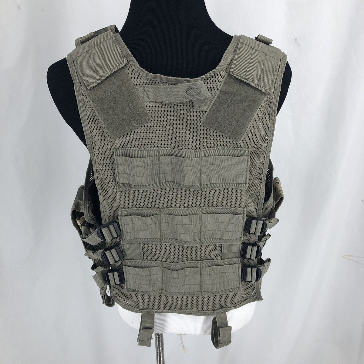 UTG PVC547 Tactical Military Law Enforcement Zip Vest Digital Camo