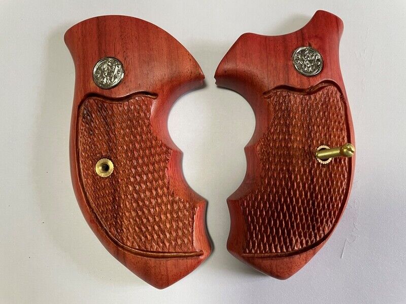  NEW GRIPS FOR S&W J FRAME ROUND BUTT GRIPS, BODYGUARD CHECKERED OPENED WOOD