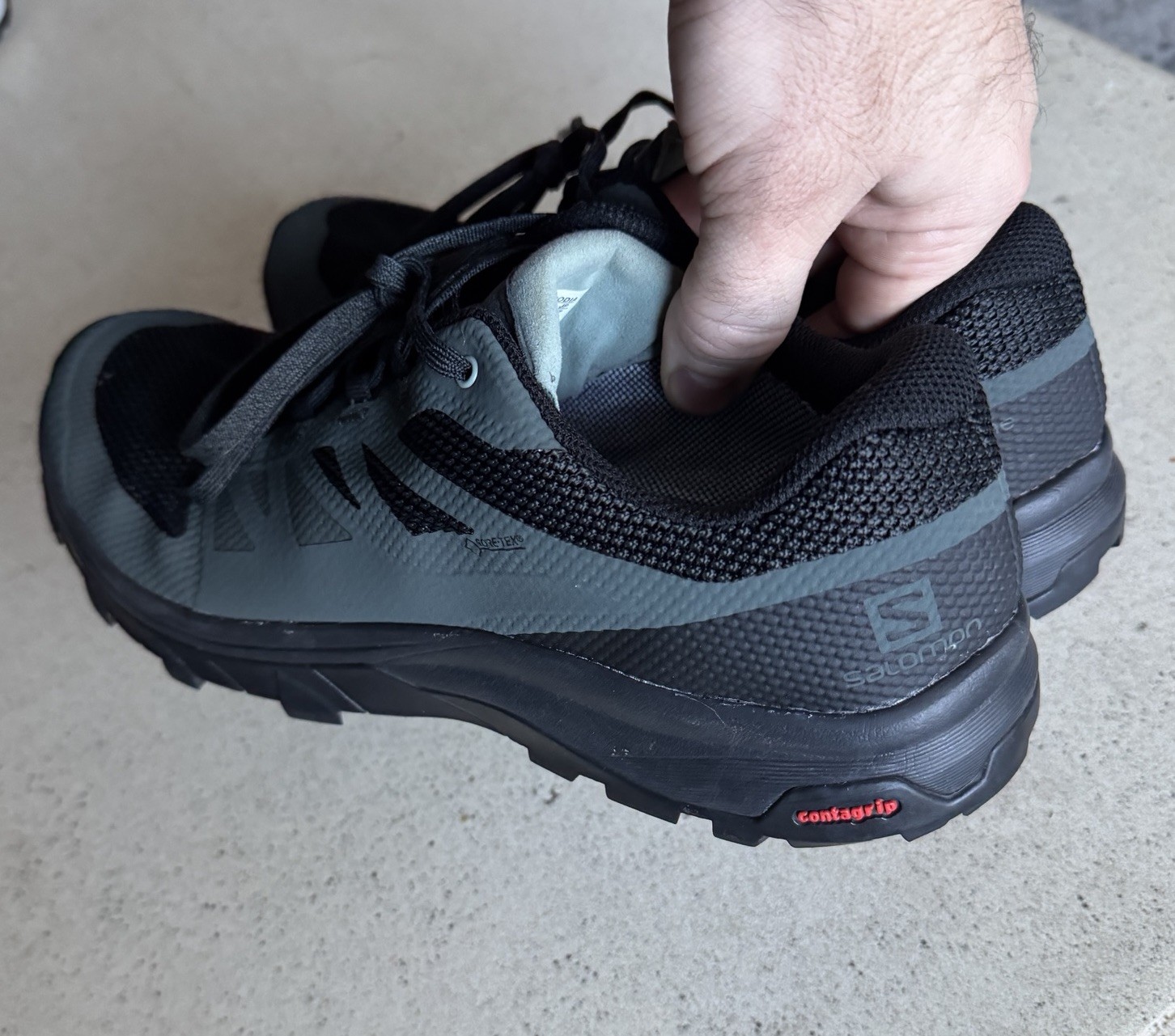 Salomon Men’s Gore-Tex Sneakers Hiking Outline GTX Trail Shoes Sz 9 Black 404771