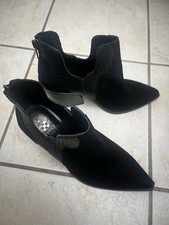 NEW NWOB Vince Camuto Black Leather Suede Ankle Bootie Back Zip Beautiful