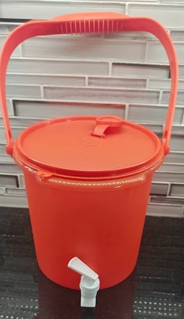 TUPPERWARE JUG TEA PITCHER ON THE GO PICNIC