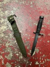 Vietnam War Era US-M7 Bayonet Knife With US M8AI Scabbard LOT D