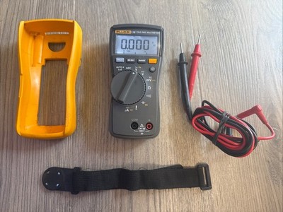 Fluke 116 True RMS Multimeter Tested Includes Leads Case magnet Temp LoZ 600V
