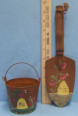 Decorative Garden Spade & Miniature Pail Rusted Look Floral & Bee Hive Design 