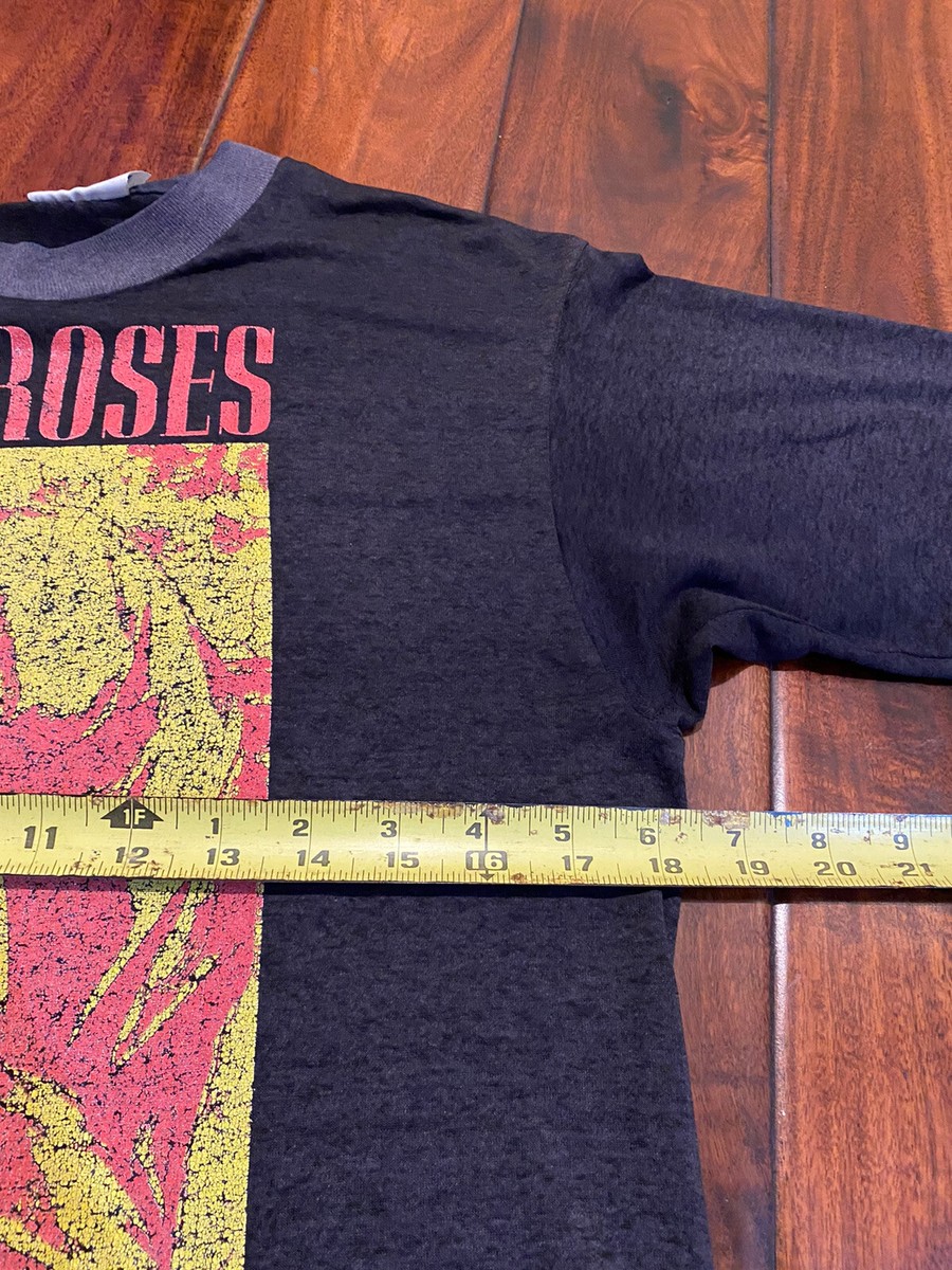 Vintage 1991 GUNS N' ROSES Use Your Illusion I World Tour T Vintage 1991 GUNS N' ROSES Use Your Illusion I World Tour T