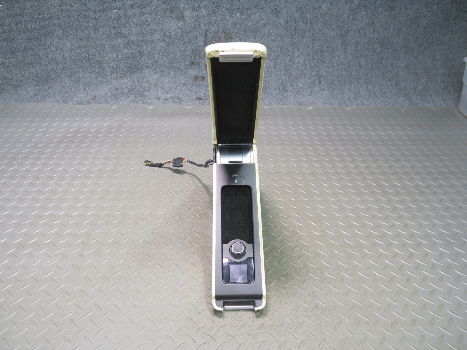 2006-2012 BENTLEY FLYING SPUR FRONT RIGHT & LEFT CENTER CONSOLE ARM REST  SET