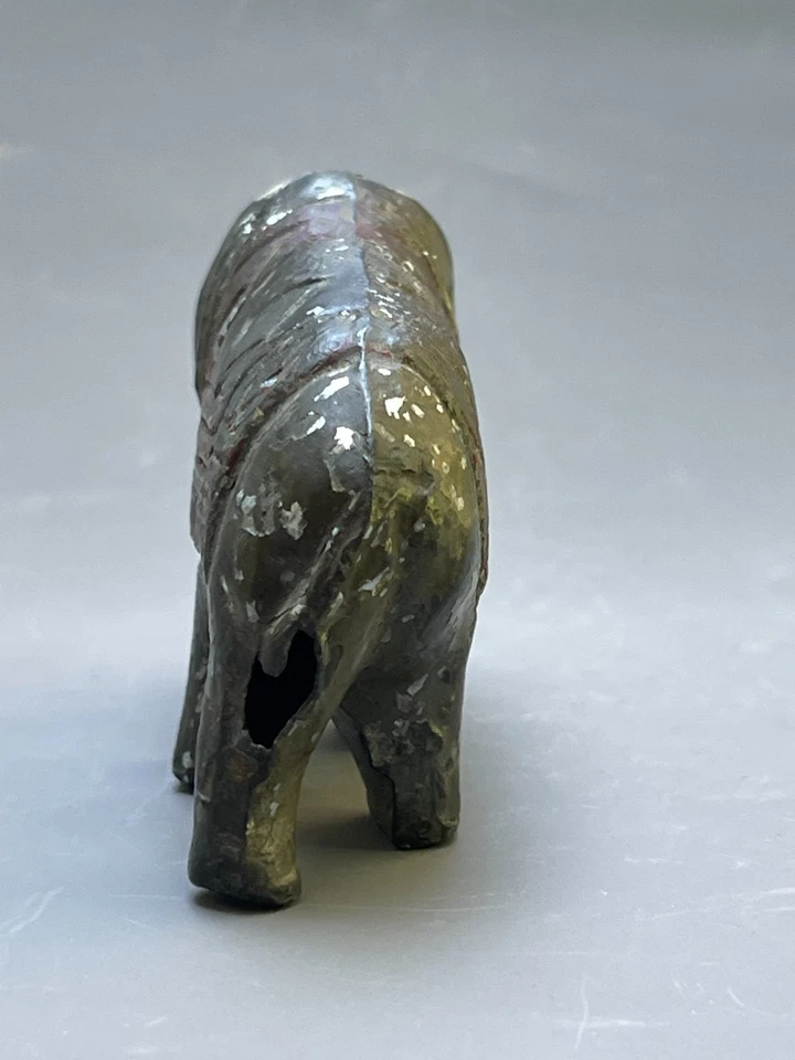 Antigua figura de elefante en miniatura, laca roja, bronce del Himalaya de los siglos XVIII-XIX Foto 3 de 4