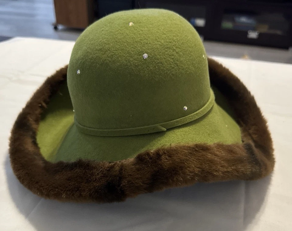 Sombrero Mr John clásico vintage de fieltro de lana verde con adornos de piel estrás adornado Foto 2 de 4