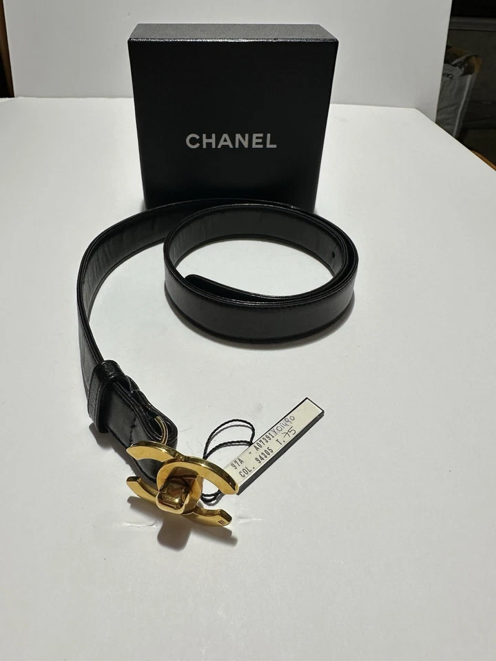 Подлинный черный кожаный ремень Chanel 97A с золотой пряжкой CC 70/30 с коробкой и биркой - Изображение 4 из 4