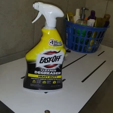 Easy-Off Heavy Duty Degreaser and Grime Spray Kitchen Cleaner Lemon Scent 32 Oz