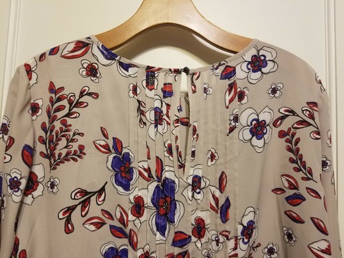 Banana Republic Floral Pleated Ruffle Top, Polyester, Gray Multi, Size L, NWT - Picture 11 of 12