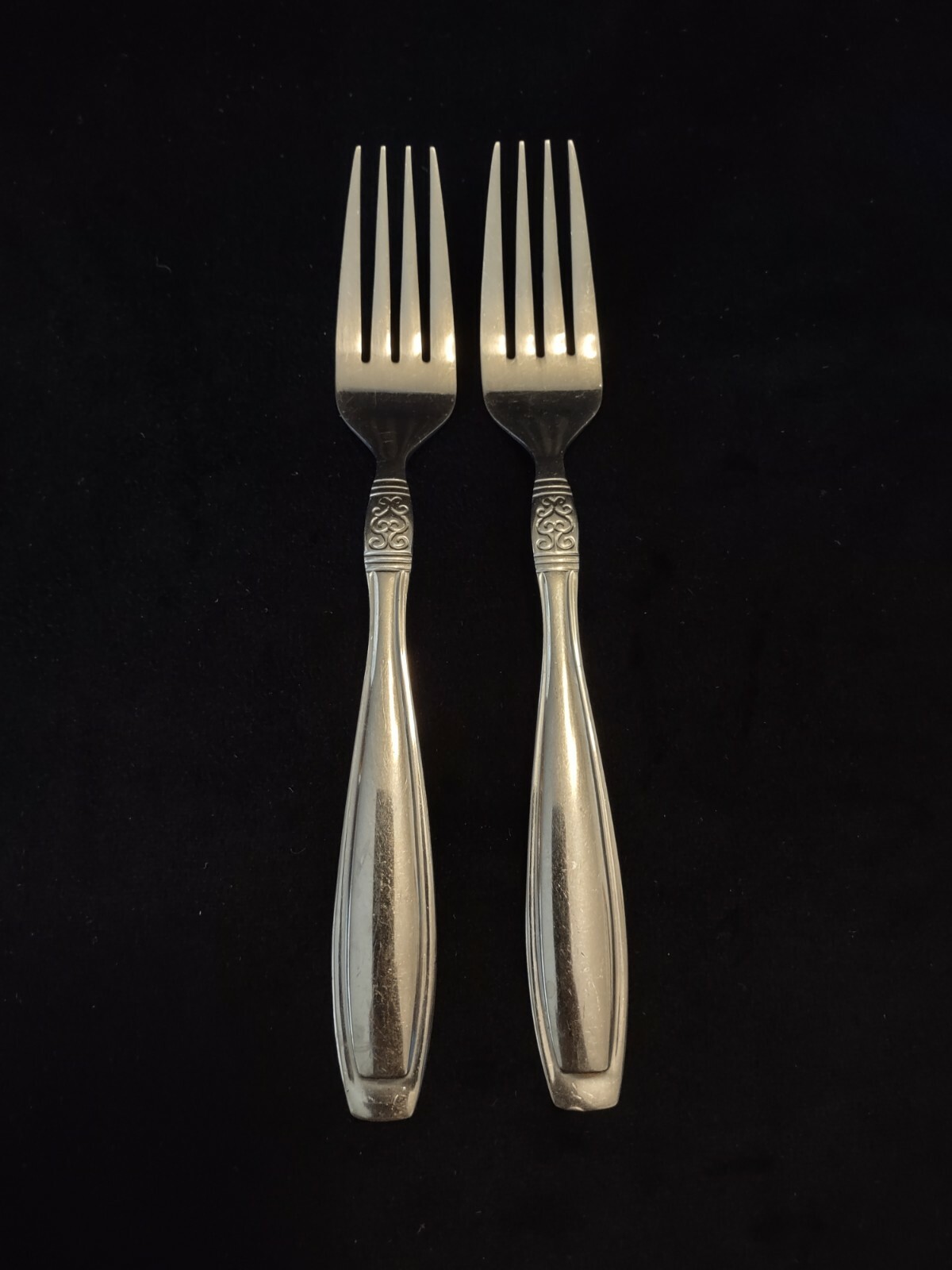 Set of 2 Dinner Forks Oneida VISTA Stainless Flatware Outline Glossy 7