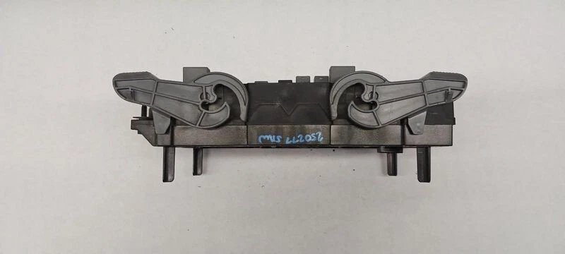 2010-2013 Chevy Silverado 1500 Pickup Engine Fuse Box with Warranty Factory OEM Foto 3 de 4