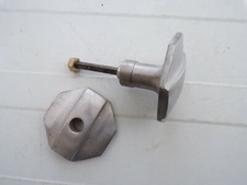Poignée de porte ancienne en aluminium