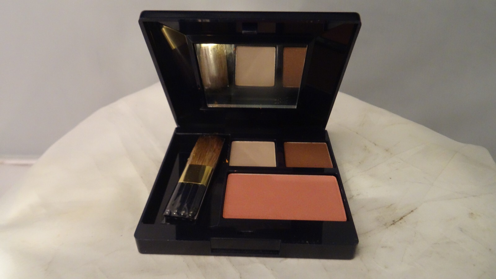ТЕНИ ДЛЯ ВЕК ESTEE LAUDER TWO-IN-ONE С УВЛАЖНЯЮЩЕЙ И СУХОЙ ФОРМУЛОЙ BORDEAUX DUO 7 RARPBERRY 2890₽