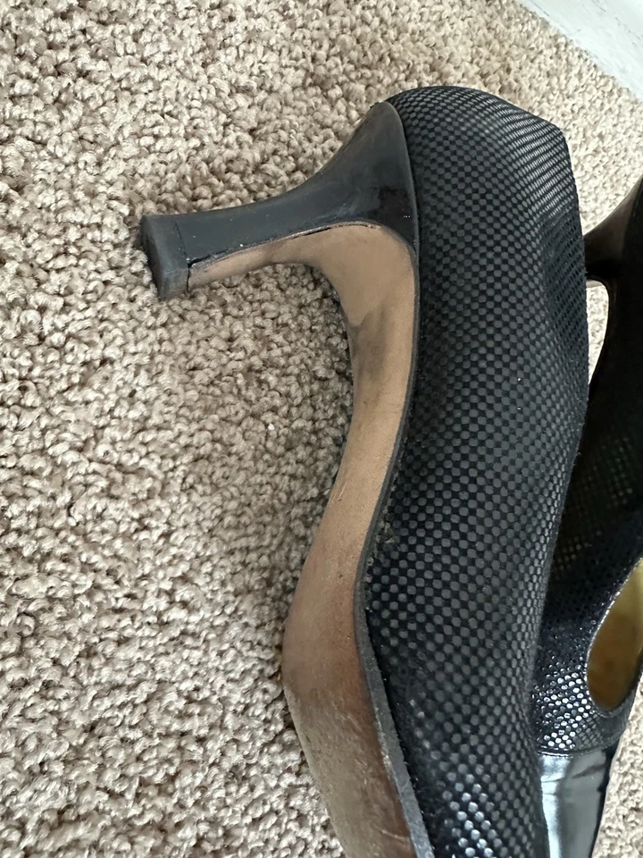 ESCADA PATENT LEATHER POINTED, PUMP, ITALY, Sz 7.5B. Feminine, Comfortable - Image 3 of 4