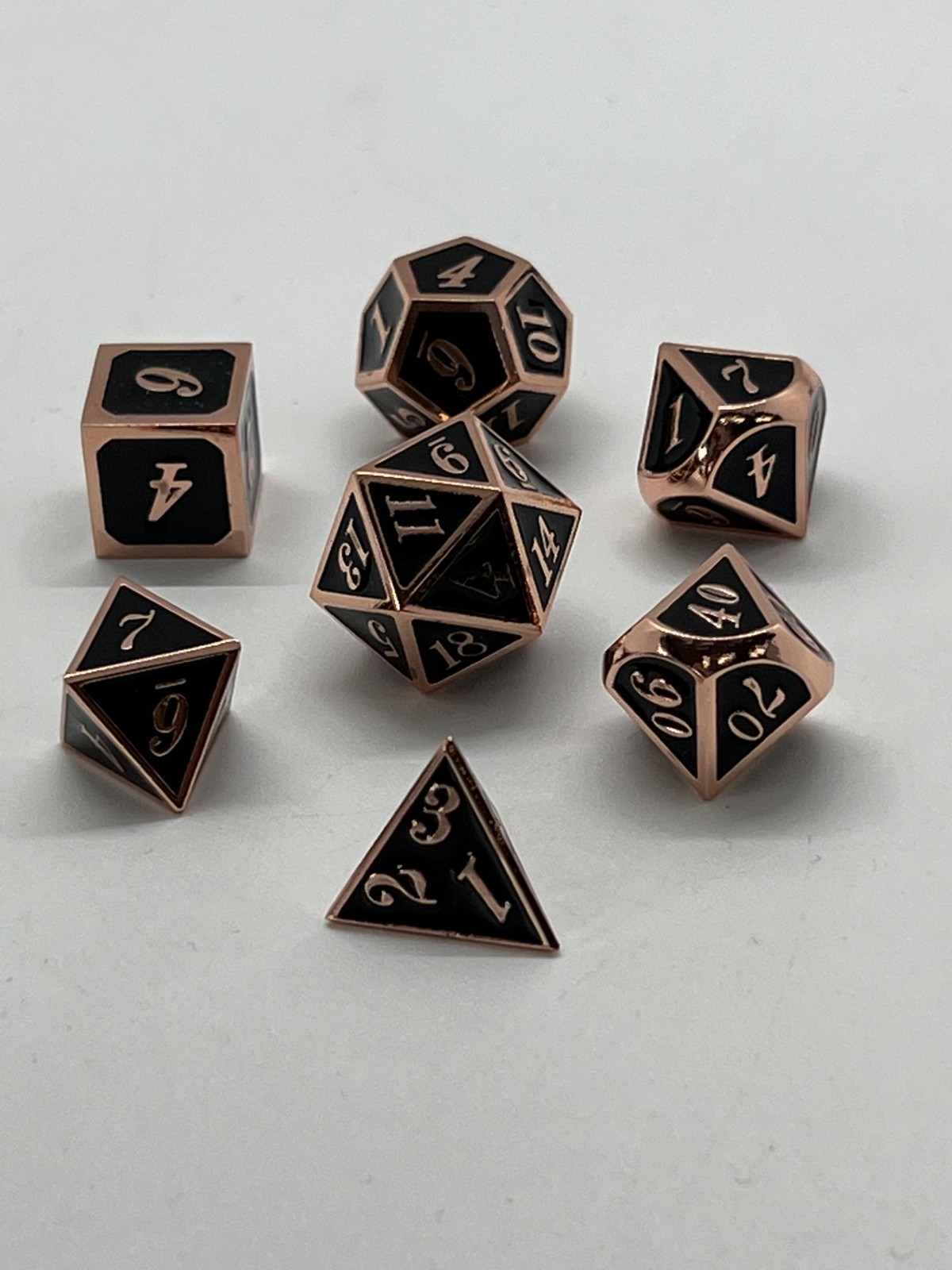 Наборы кубиков премиум-класса Galactic Dice - NF Dice версия 4 Набор из 7 кубиков в жестяной упаковке 2490₽