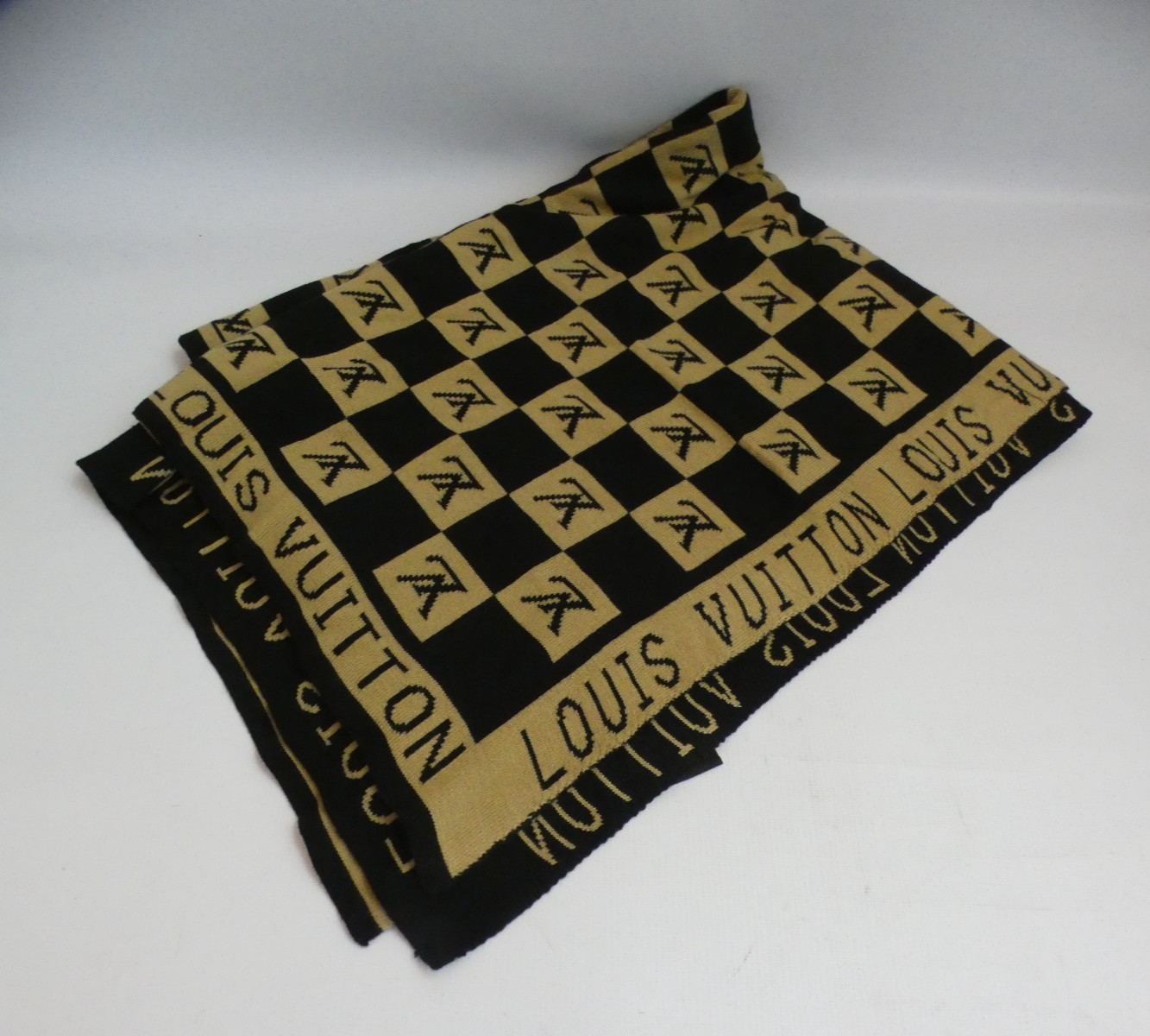 black and beige Louis Vuitton scarf with a checked monogram design. Cashmere
