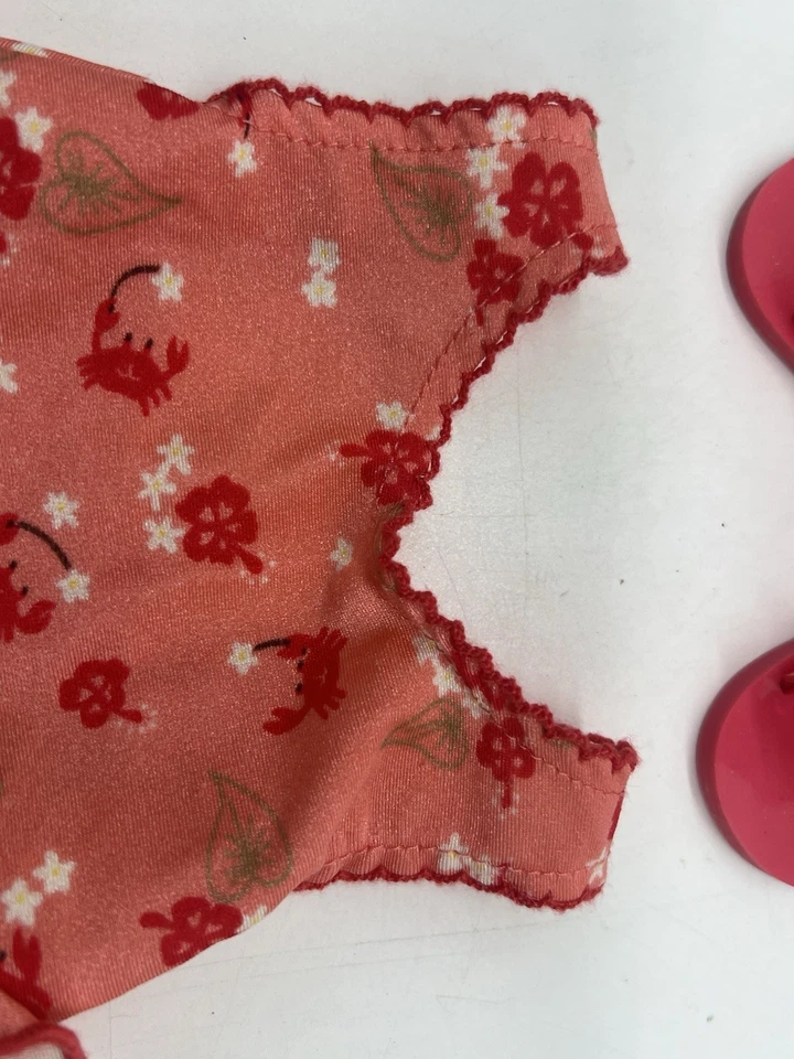 Conjunto de traje de baño American Girl Bitty Baby Seashore traje de baño cangrejo y sandalias rosas Foto 3 de 4