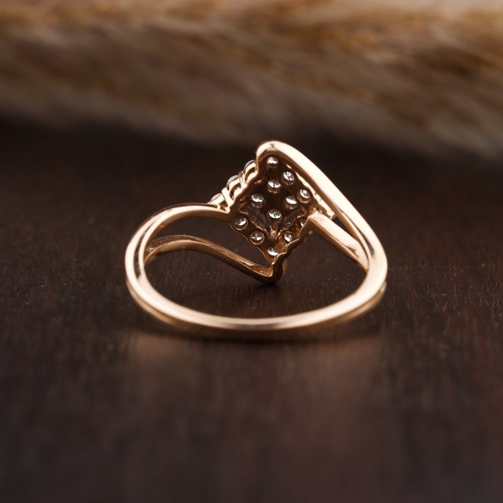 Round Cut Simulated Diamond Women's Engagement Band Ring In 14k Rose Gold Plated