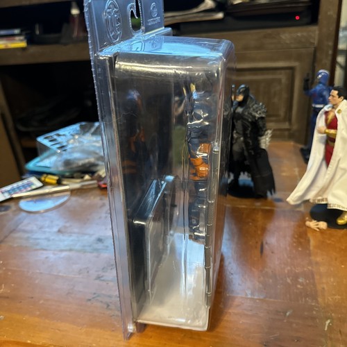 Modellino McFarlane Deathstroke Rebirth Platinum Edition CHASE DC Direct 7" con fumetto - Foto 5 di 8