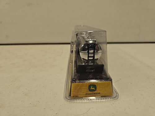 Ertl 1/64 Scale John Deere Dairy Semi With Cows NIB - Picture 8 of 11