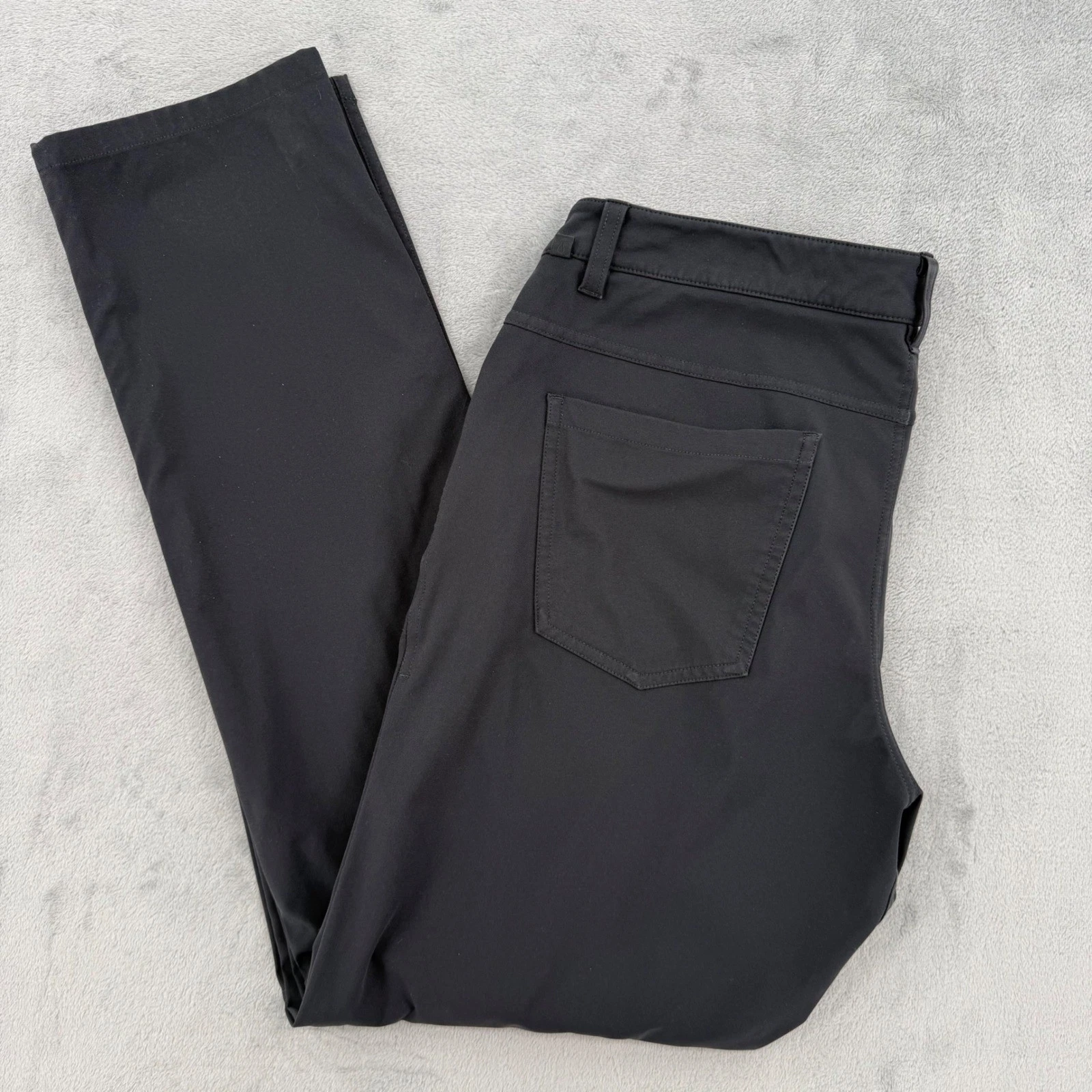 Lululemon Mens Dark Gray Athletic Pants Straight Leg Casual Stretch Size 33