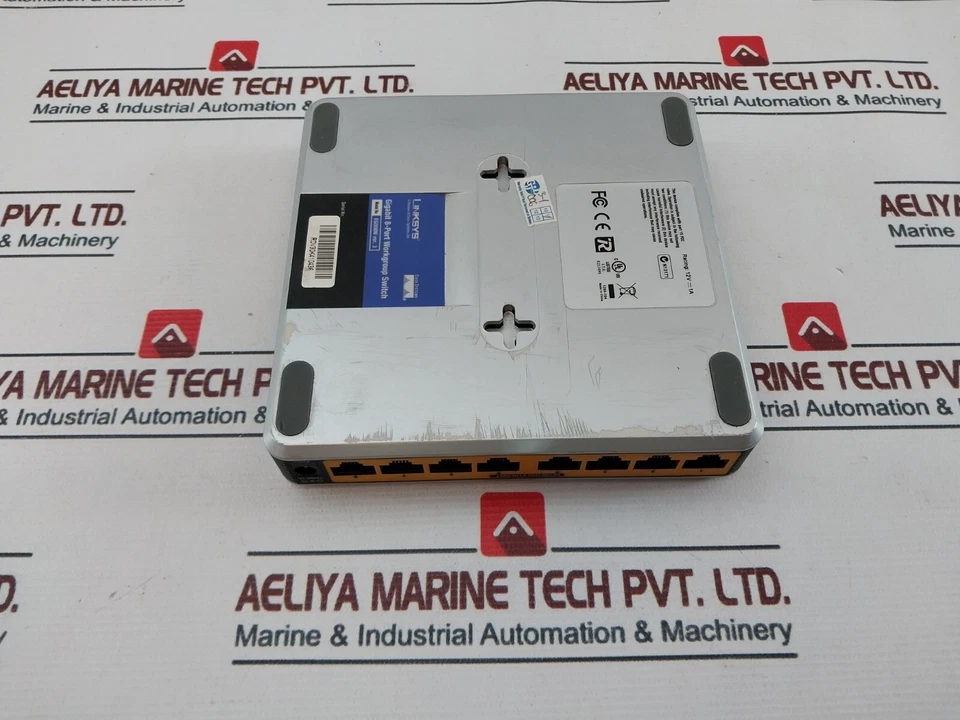 Linksys EG008W 8-port Workgroup Switch - Image 2 of 4