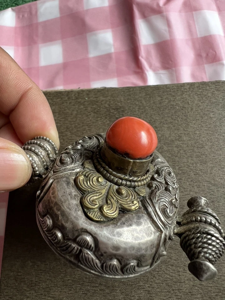 "Antigua caja de oración budista pátina TIBETANA GAU plata cobre coral 2,5"" RARA Foto 3 de 4