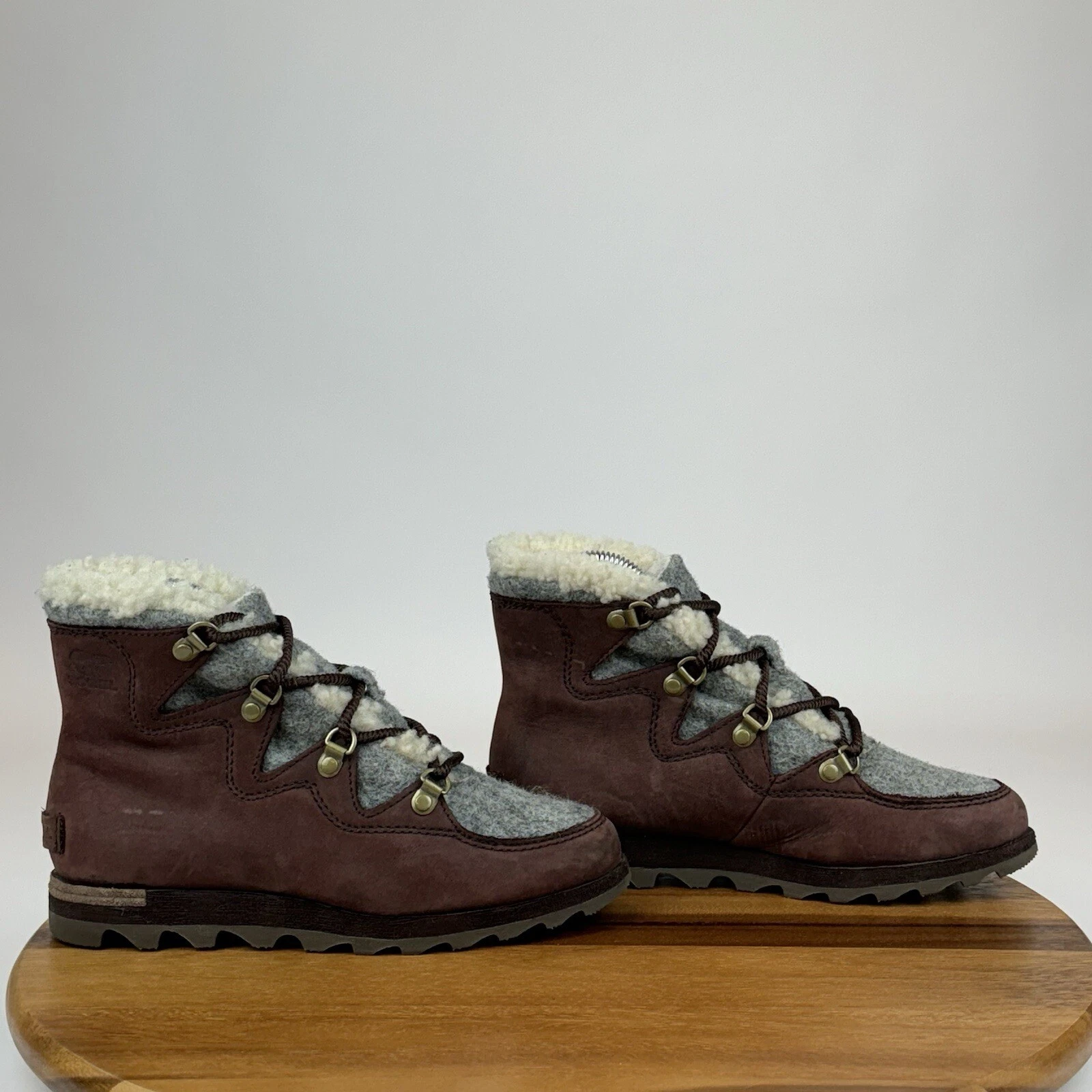 sorel sneakchic alpine leather wool ankle booties good used condition boots