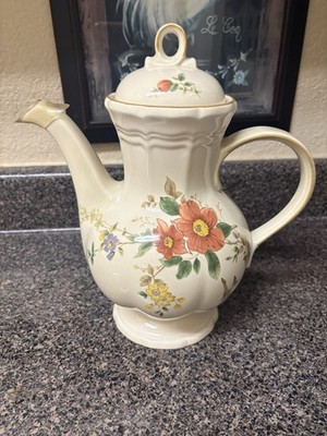 Mikasa Capistrano F2010 Teapot / Coffee Pot with Lid EXCELLENT