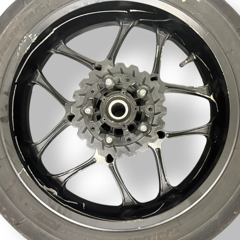 Llanta trasera Yamaha YZF-R1 YZF-R1M 2015-2019 OEM 2CR-25338-00 17M/CXMT6.0 Foto 3 de 4