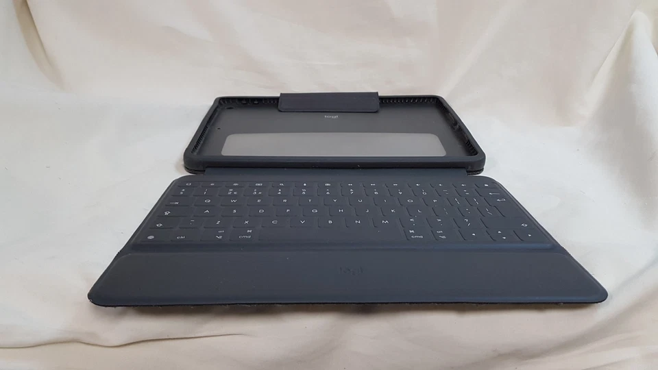 Logitech YU0073 rugged combo 3 student Ipad keyboard case 7th 8th 9th generation - Image 4 of 4