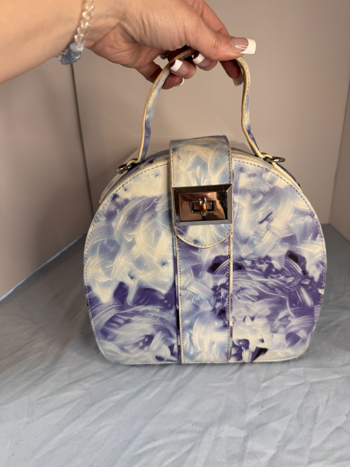 Disney’s Cinderella Snob Essentials Crossbody Bag… - image 1