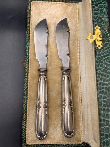 Pair of Minerva Silver Handle Cheese Knives c. 1900 - Picture 2 of 14