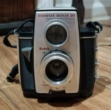 Vintage Brownie Reflex 20 Kodak Camera With Original Box and 4 Bulbs UNTESTED