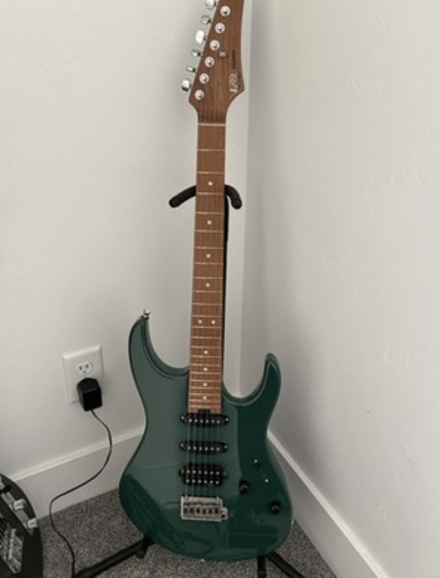 Donner DST-700 Professional Electric Guitar + Gig Bag Tremolo Bar