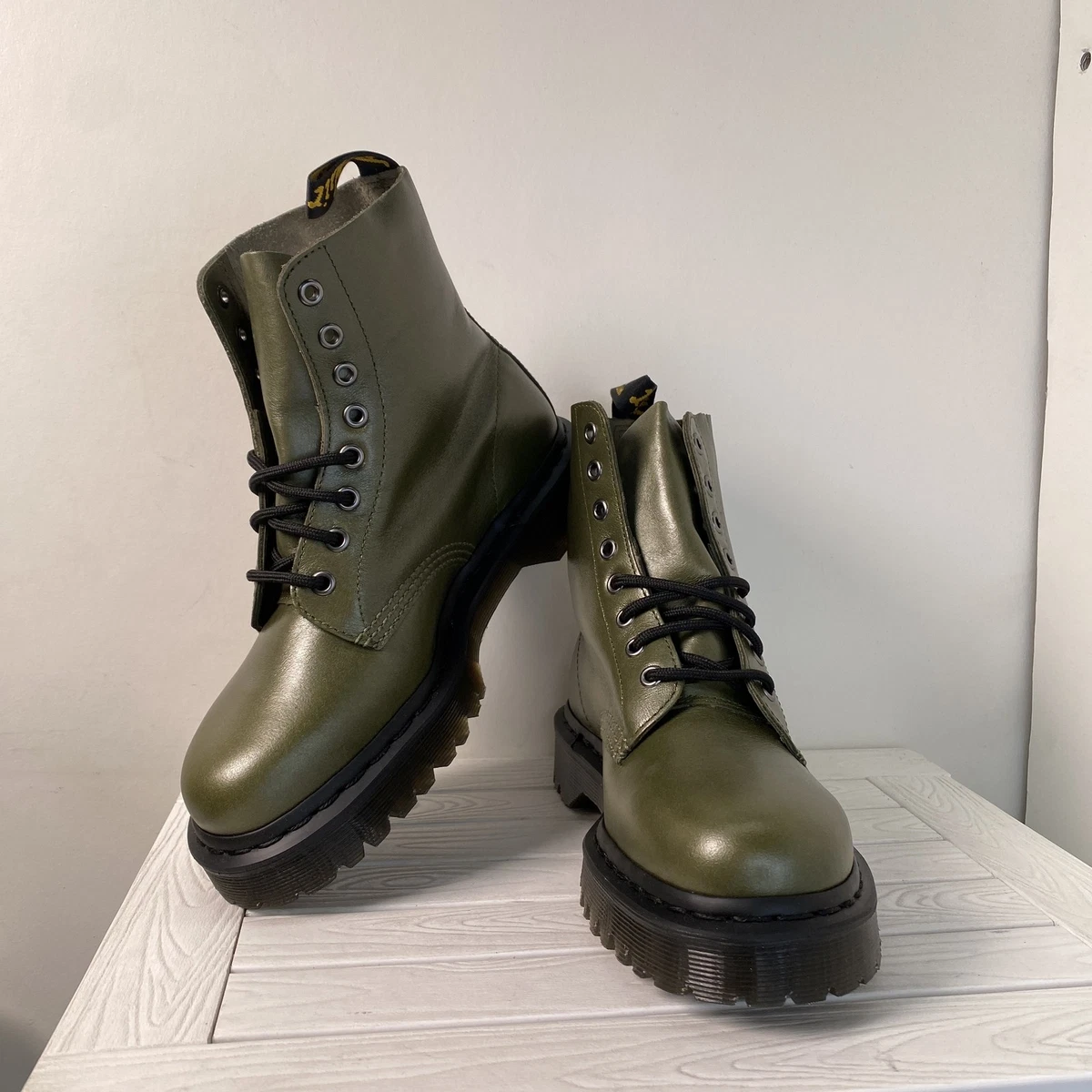 Doc Martens NWOB Men\'s Crewson Olive
Green Leather Boots Dr. Martens Green Boots for Men | eBay main image 3