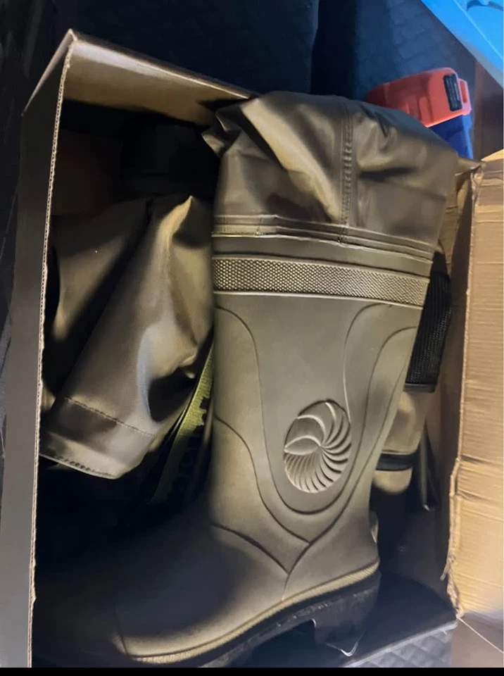 Snowbee new in box mens waders size 8 - Image 2 of 3