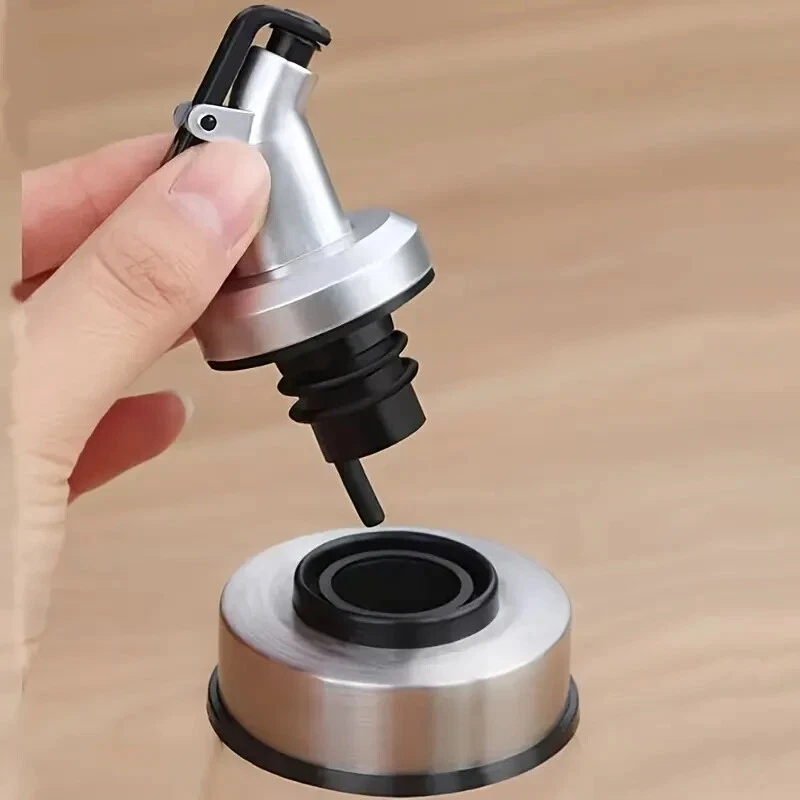 2 pz Beccuccio dosatore  Tappo per bottiglia olio aceto acqua oliera - Bild 2 von 4